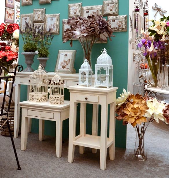 Muebles de comedor en la exposición de Moble Directo en Cee