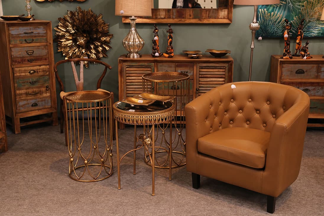 Muebles y decoración en la tienda de muebles en Cee